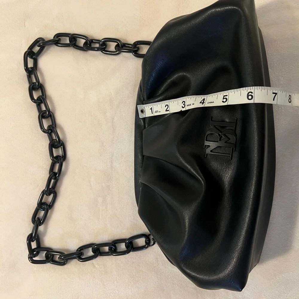 🩷 BADGLEY MISCHKA Black Frame Logo Crossbody Bag $149🩷